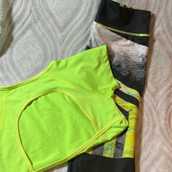 Athletic wear set open back shirt/Elastic capris pant barley worn. Sold as set - Picture 3 of 10